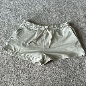 COPY - Vuori Halo Performance Short
Women's DreamKnit™ Shorts- small sea salt